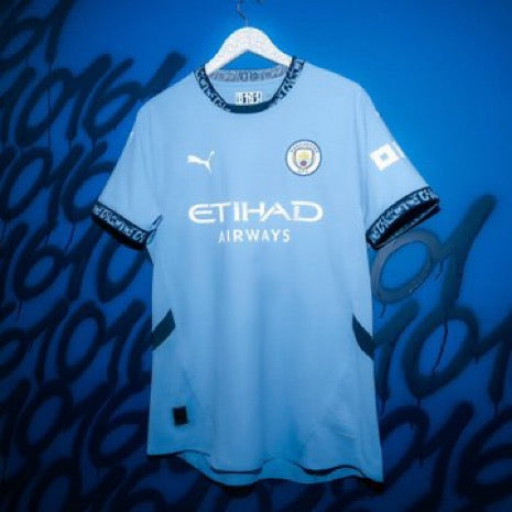 Manchester City lance son maillot domicile 2024-2025